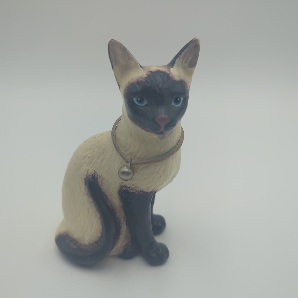 Enesco Sitting Siamese Cat Figurine 4" Figurine with Bell Vintage
